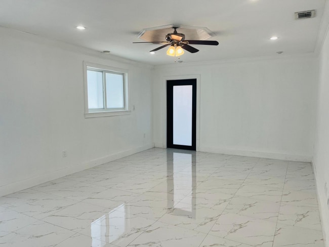 Photo - 16400 NW 82nd Ct Unidad 1