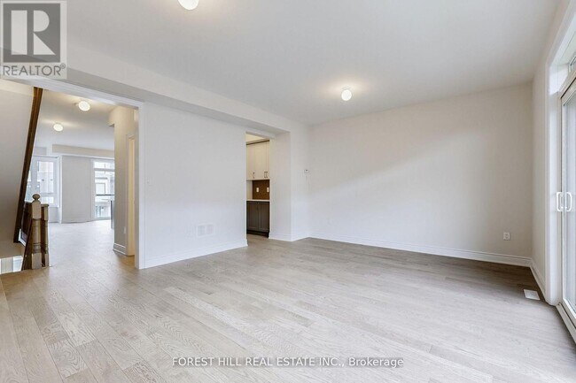 Photo - 220 Tennant Cir