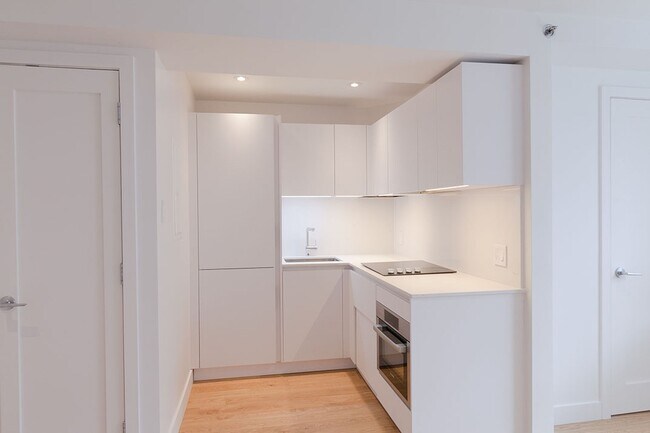 Photo - 25 Av des Pins O Unit 440