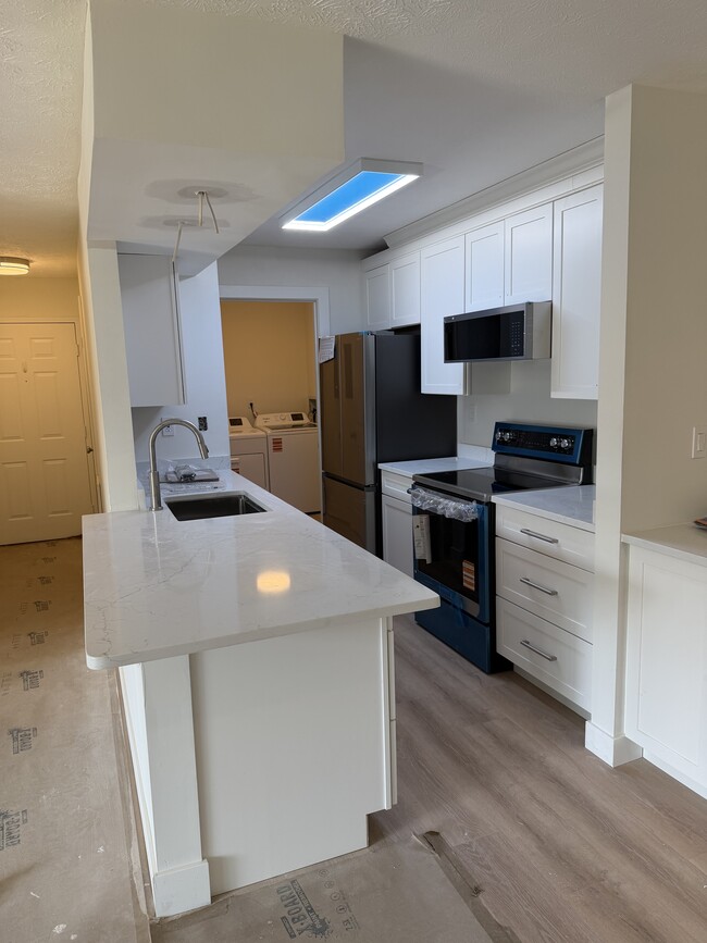 Building Photo - 120 Creekwood Dr Unit 103