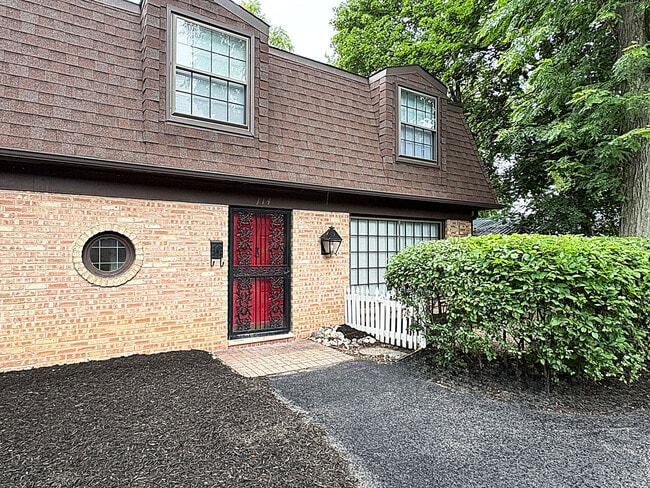 Photo - 114 W Hillside Ave