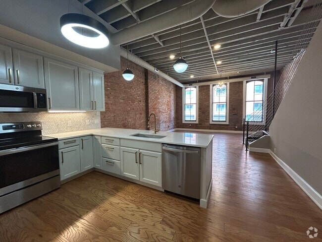 Building Photo - 311 W Fayette St Unit A Rental