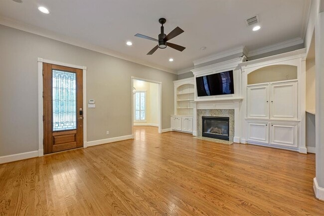 Photo - 2390 W 8th St
