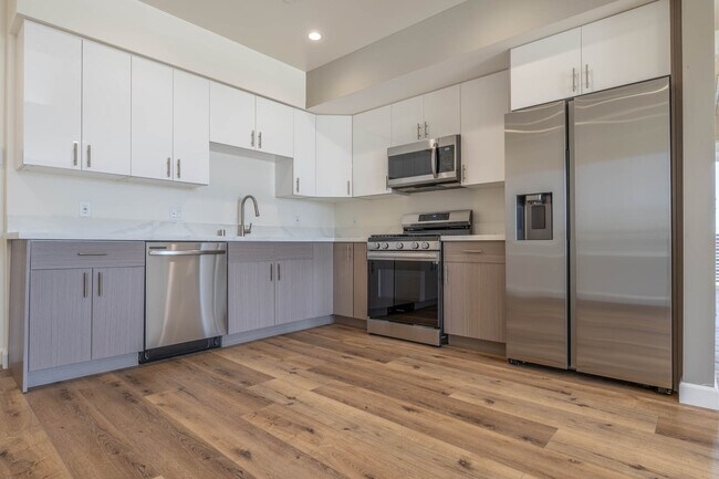 Photo - 10247 Variel