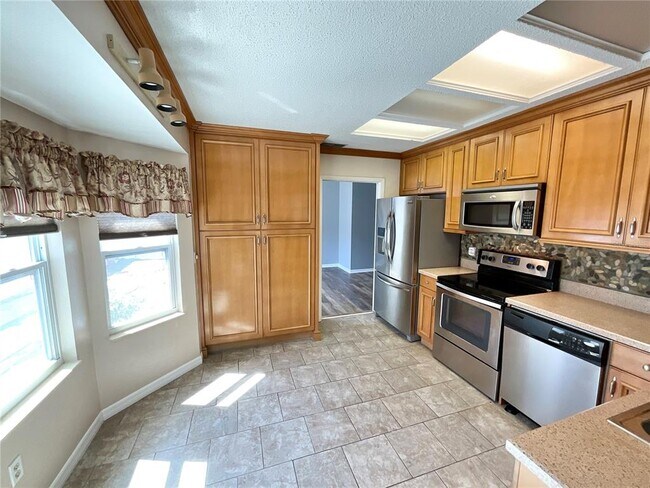 Photo - 2913 Longbrooke Way