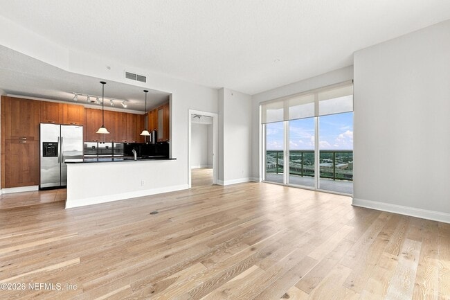 Photo - 1431 Riverplace Blvd