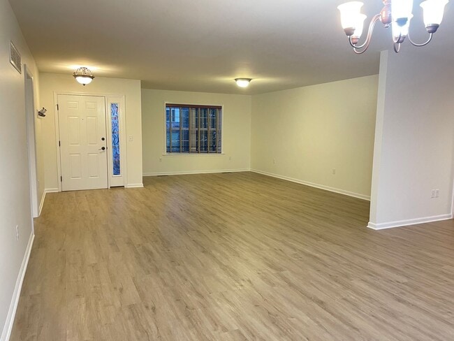 Photo - Beautiful 3 bedroom 2 bathroom Rancher in Great Manheim Location!