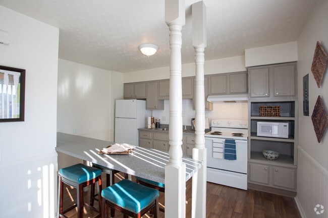 2BR, 1BA - 1000 SF