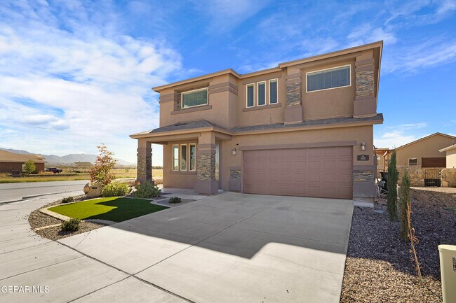 Photo - 585 Issa Circle