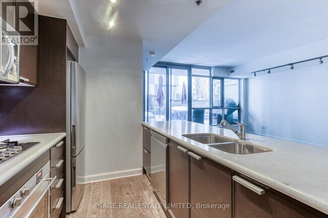 Photo - 375 King St W Unité 706