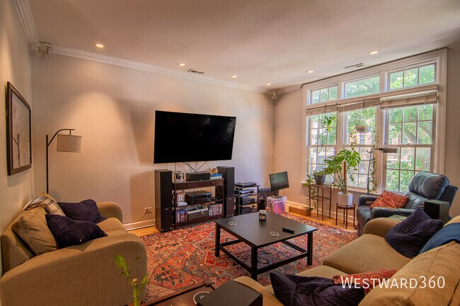 Photo - 2733 N Wayne Ave Unit PH