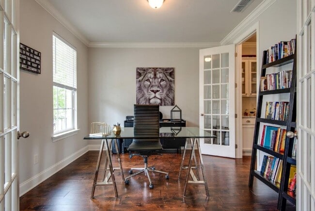 Photo - 3-bedroom, 2.5-bath home with a 2-car garage in the sought-after Gateway Village community of Fra...