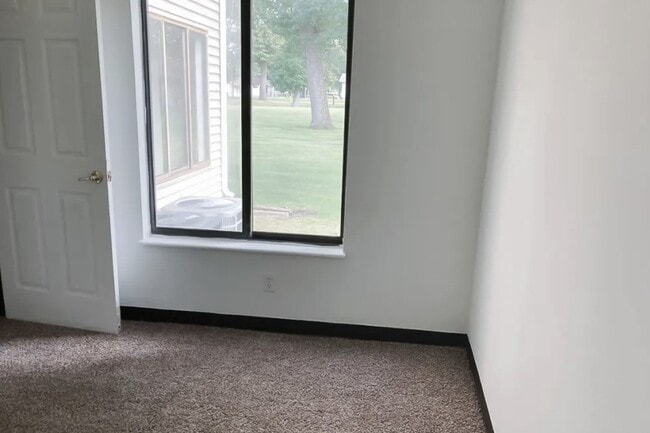 Photo - 505 Oakview Dr