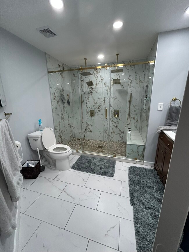 Master Bath - 6610 Cottontail Ct