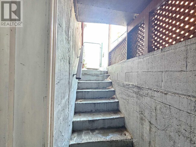 Photo - 48 Roseglor Crescent