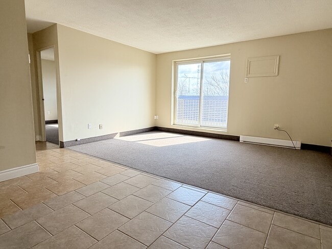 Building Photo - 4 Dufferin St N Unit 302