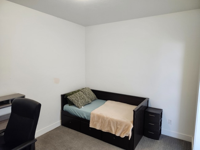 Photo - 99 N Lasalle Dr