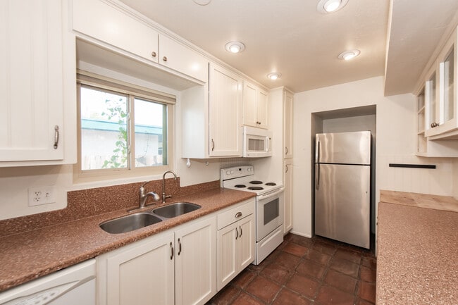 Photo - 2448 S Engler Ave