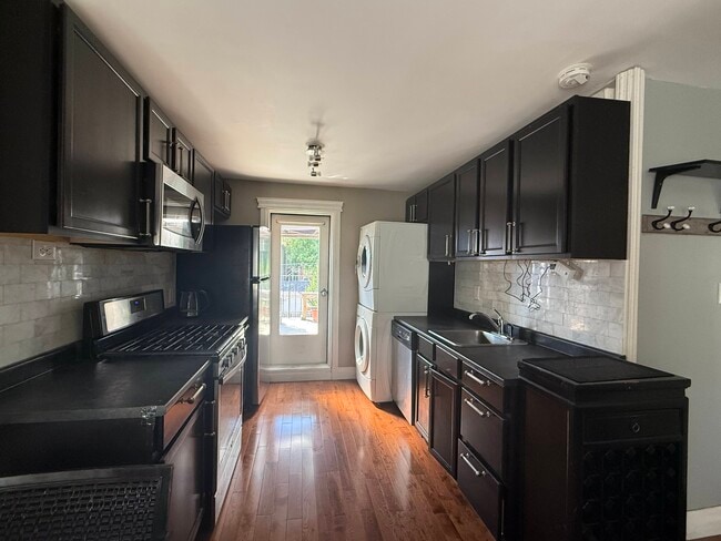 Building Photo - 350 Winona Dr Unit Upper