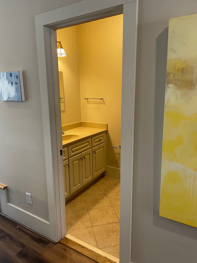 Photo - 1867 Gordon Mnr NE Unidad Studio Apartment