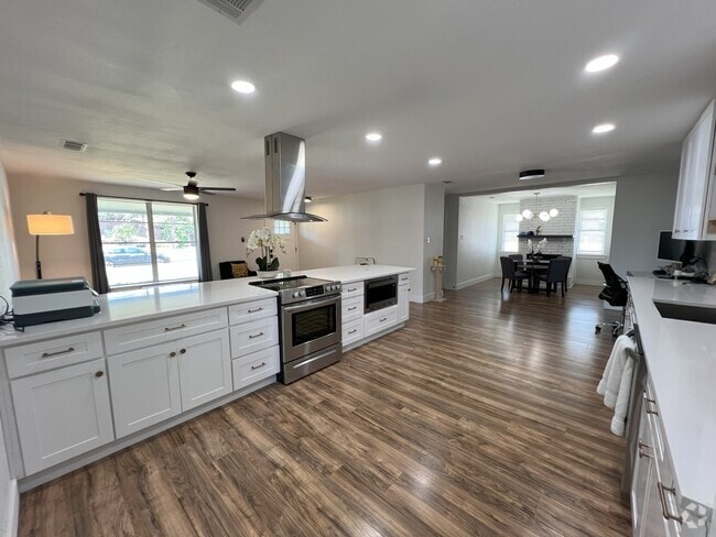 Building Photo - 1702 Bristol Ct N Rental