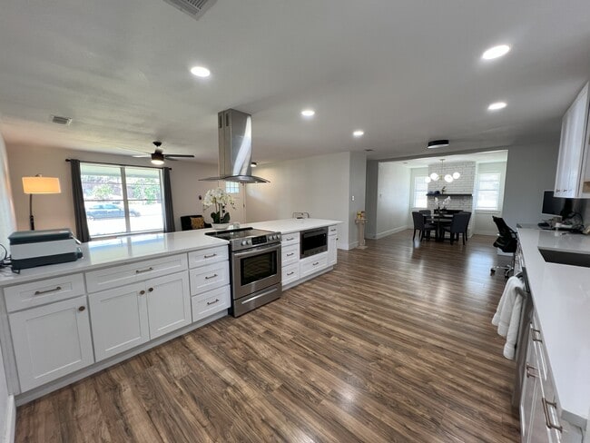 Building Photo - 1702 Bristol Ct N Rental