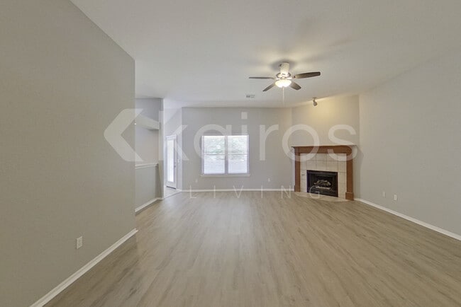 Photo - 912 SE 38th St