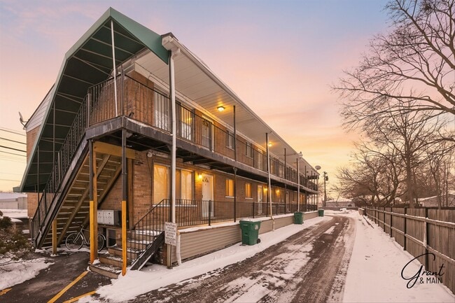 Building Photo - Maplewood Manor