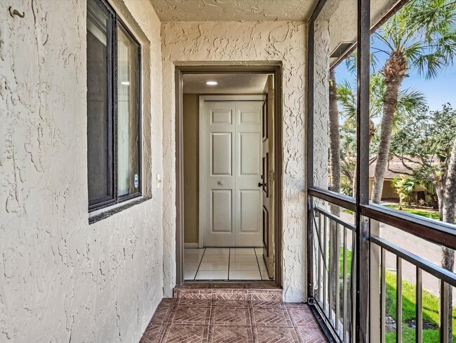 Photo - 16252 Laurel Dr Unit 201