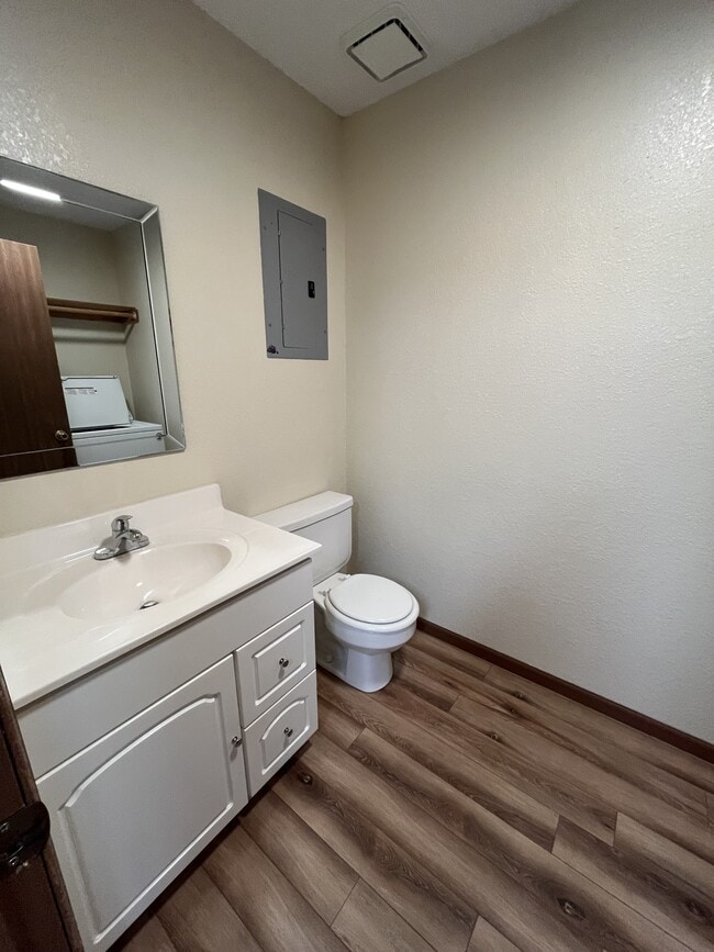 Photo - 806 Foster Ln
