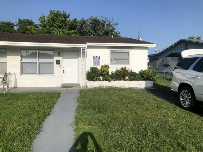 Building Photo - 4120 NW 39th Ave