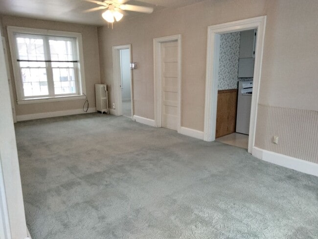 Photo - Spacious 1 bedroom 1 bath on the Main Level of a 5 plex. Unit LEE #1