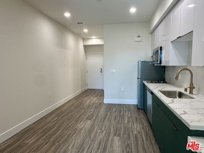 Building Photo - 1037 Dewey Ave Unit 210 Rental