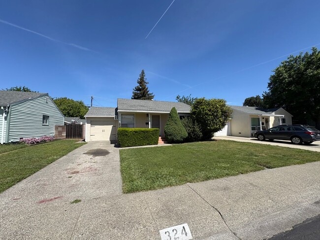 Photo - 324 Cottonwood St