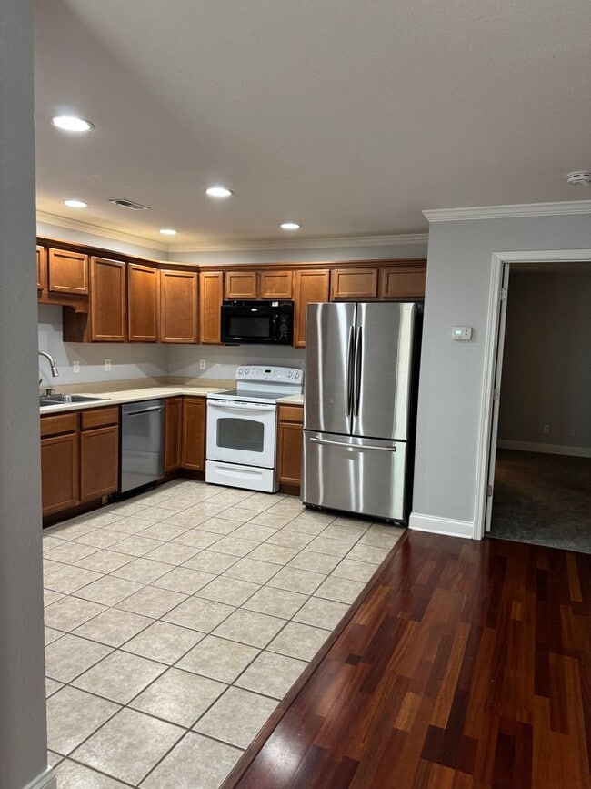 Photo - Maryville 37804 - 4-Bedroom, 2-Bath, 2-Story Condo - Contact Faye Hudson 865-789-3204