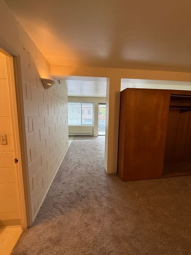 Building Photo - 1811 Summit Ave Unit 213 Rental