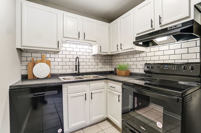 Upgraded 2 Bed 2 Bath Available at Coral C... - Upgraded 2 Bed 2 Bath Available at Coral C... Apartment Unit ca1faf35-520e-11ec-8cee-0e9aa837845e