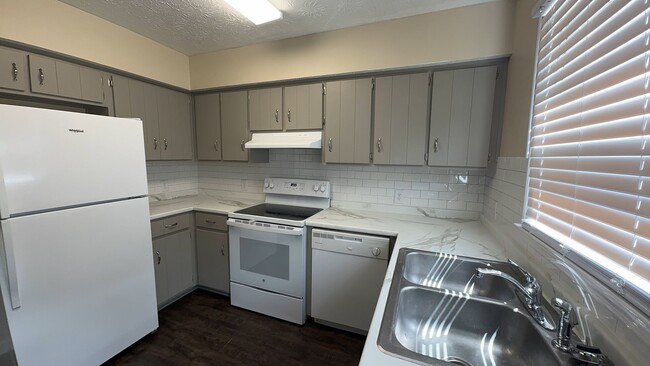 Photo - 706 Ave D