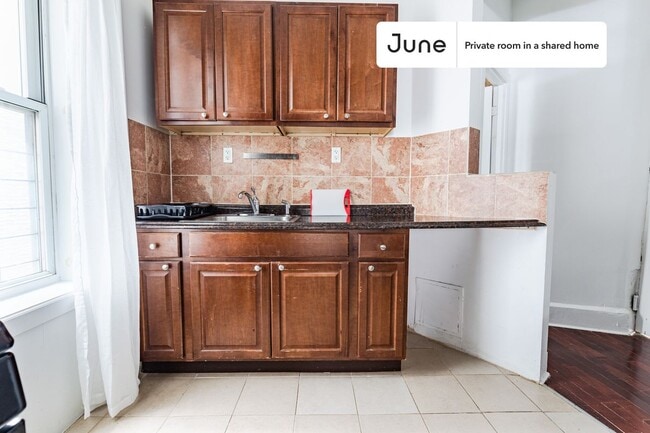 Room in Shared 3 bed/1 bath home in Central Harlem