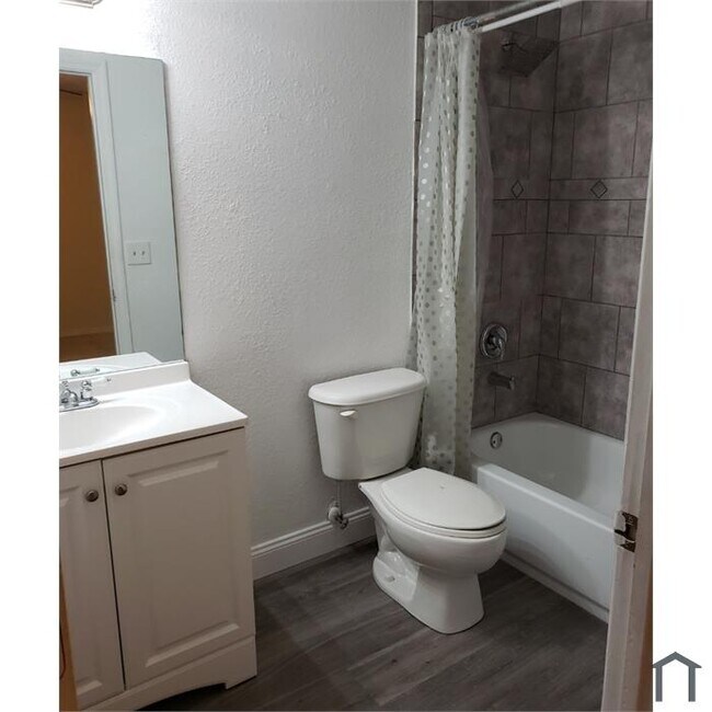 Photo - 916 NW 3rd Terrace