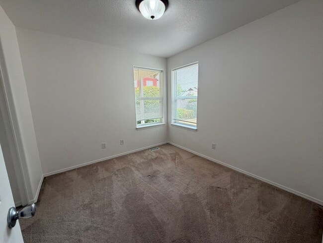 Photo - 822 S Monmouth Ave