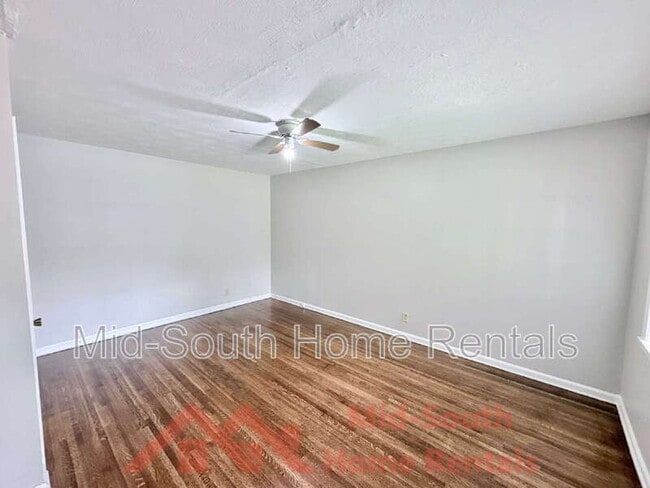 Photo - 1388 Eason Ave