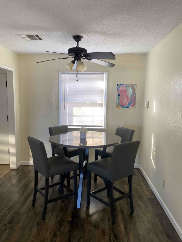 Photo - 1305 S Midwest Blvd
