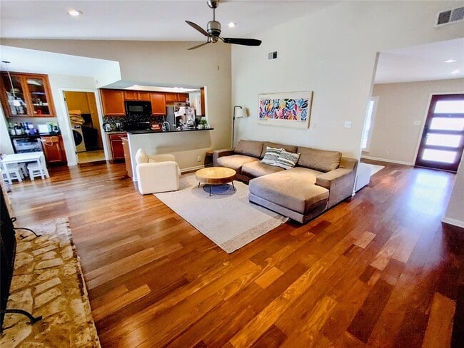 Photo - 7503 Chimney Corners