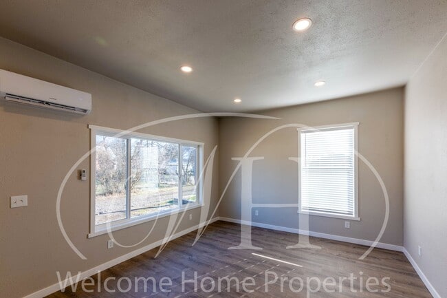 Photo - Newly Remodeled 1 Bedroom with an Office Unit 67 Rima