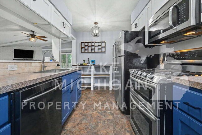 Photo - 704 Buckingham St SW