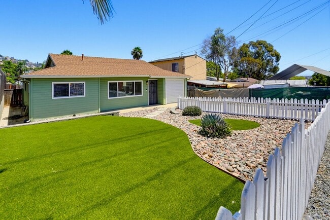 Building Photo - Beautifully Updated 3-Bedroom Home with Large Yard, Garage & Included Appliances!