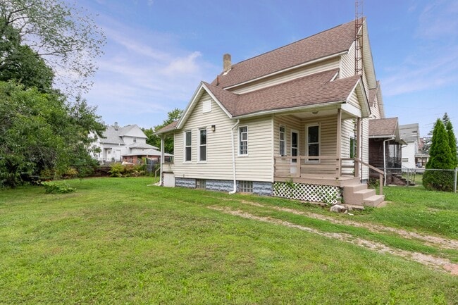 Photo - 2 Bed Home with Large Yard & Covered Porch – $1,295/mo