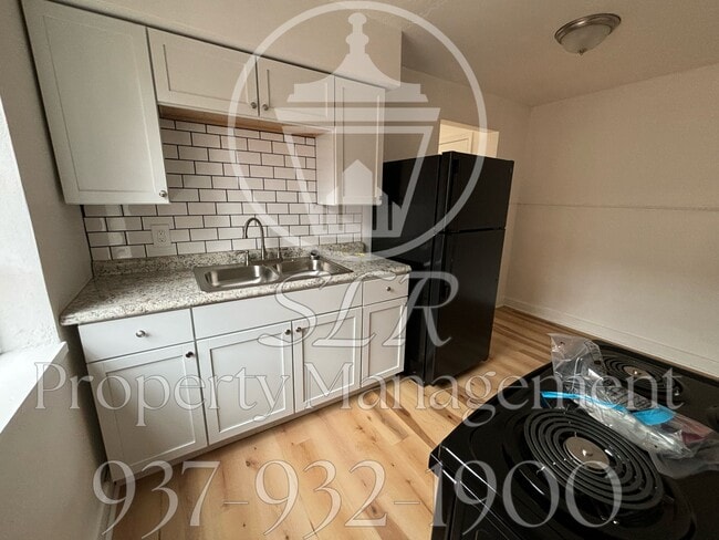 Building Photo - 212 E Bruce Ave