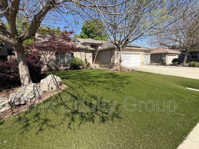 Photo - 2650 W Oakridge Ave